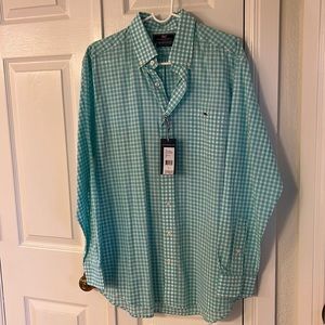 Vineyard Vines button down. 100% Cotton.